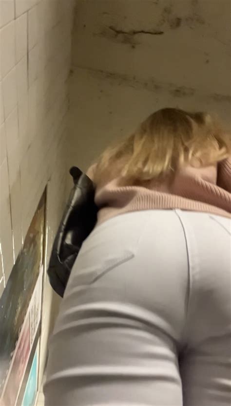 Juicy Blonde In Tight White Jeans Tight Jeans Forum