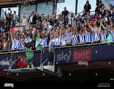 Efl League One Trophy Hi Res Stock Photography And Images Alamy