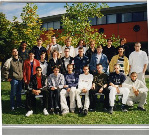 Photo de classe Terminale STT Info Gestion de 2001 Lycée Polyvalent