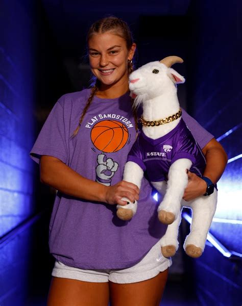 Kansas State Women S Basketball Celebrates Defense With Gap Goat