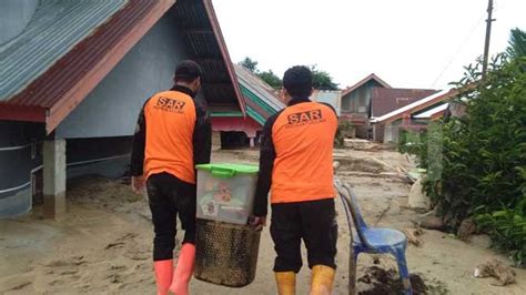 Banyak Bantuan Untuk Korban Banjir Lalu Lintas Ke Masamba Padat