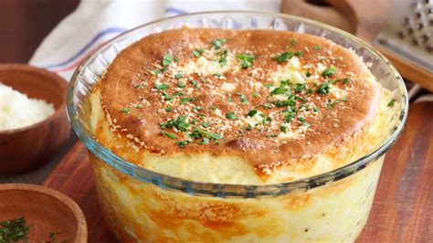 Una receta rápida y fácil para hacer Soufflé de queso con ingredientes