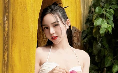 Quỳnh Kool khoe vòng 1 đẫy đà khi diện bikini 2 mảnh hậu vướng tin yêu Saostar vn