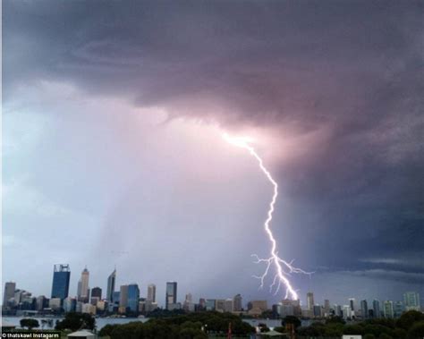 Australia Day Weather Looks To Include Thunderstorms And Rain Daily Mail Online