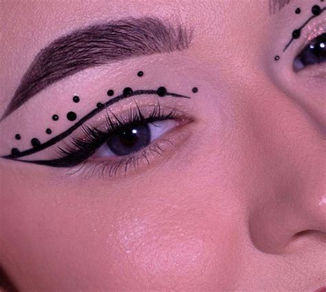 Color Eyeliner Makeup Rock Makeup Makeup Ojos Cute Eye Makeup Dance