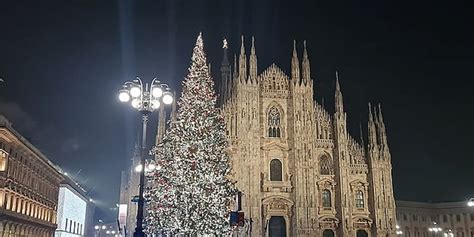 Natale In Piazza Duomo Il Grande Mercatino Di Natale Di Milano