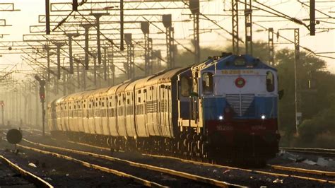 Twin R WDM 3A Meets ET WAP 4 18426 DURG PURI Express Meets 18237