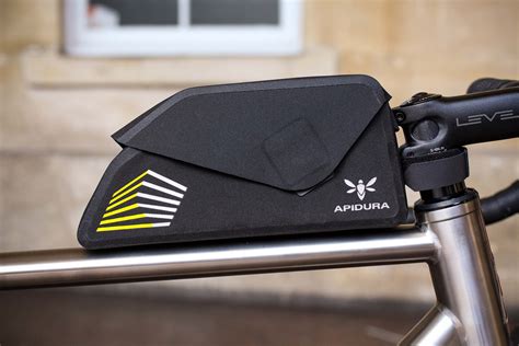 Review Apidura Racing Bolt On Top Tube Pack Road Cc