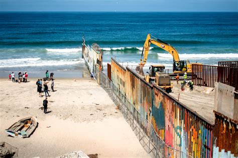 Derriban Muro Fronterizo De Playas De Tijuana Periodismo Negro