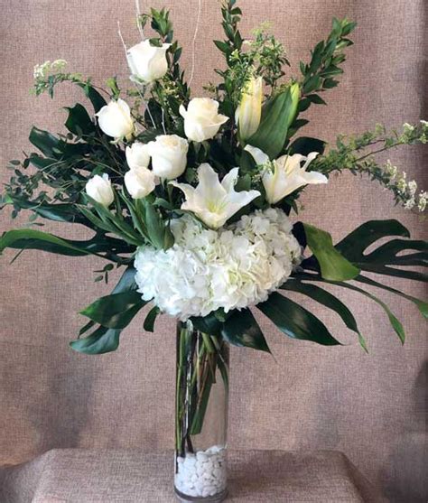 White Funeral – Flowers and Flowers - Darien, Connecticut (CT)