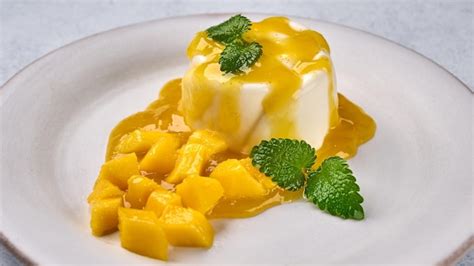 Premium Photo Panna Cotta With Natural Vanilla Pod Mango Syrup And