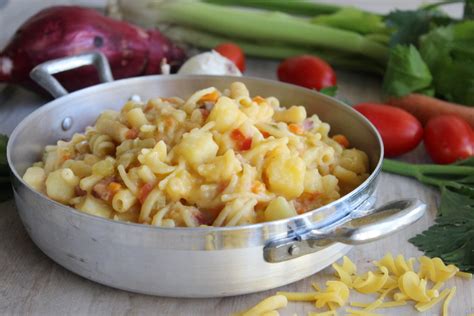 Pasta E Patate Alla Napoletana Cremosa Ricetta Tradizionale Azzeccosa