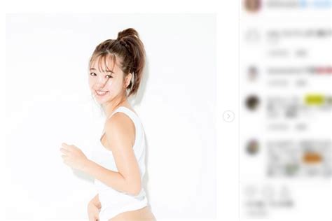 藤田ニコル、裸眼・すっぴん写真を公開 生クビレに「下履いてる？」と心配の声も Page 2 Sirabee