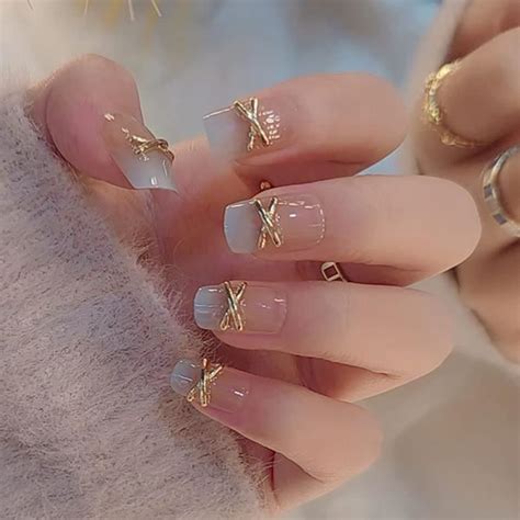 Lot de 24 faux ongles carrés nude dégradés bleus à couverture complète