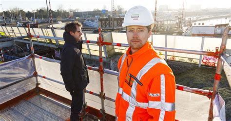 Als Er Te Veel Auto S Naar De Stad Komen Staat Het Verkeer Binnen De