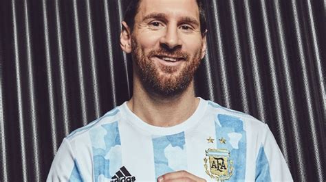 Selección Argentina Con Lionel Messi Así Es La Nueva Camiseta De La Albiceleste