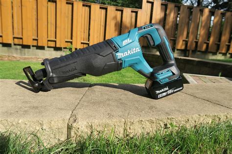 Makita Reciprocating Saw - 18V & 36V Brushless - Tools in Action