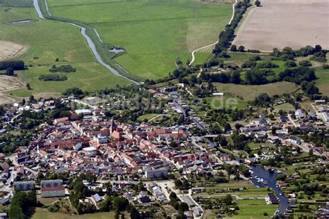 Luftaufnahme Neukalen Ortskern Am Uferbereich Des Peene