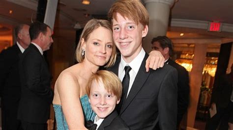 Jodie Foster Brings Sons Into Limelight at Golden Globes Ceremony - ABC ...