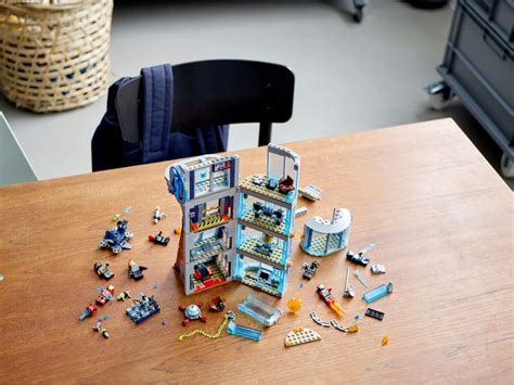 LEGO Super Heroes 76166 Битва за башню Мстителей | playzone.com.ua