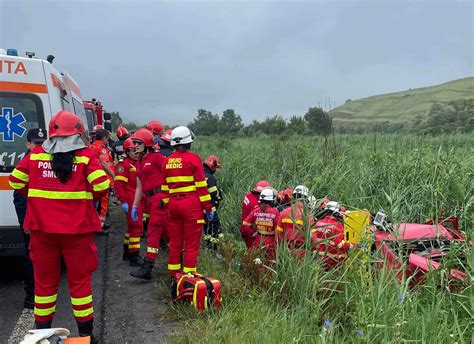 Accident grav între două mașini și un TIR pe DN14 între Ruși și Șeica