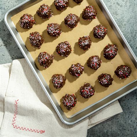 A Collection of Holiday Candy Recipes – Magnolia