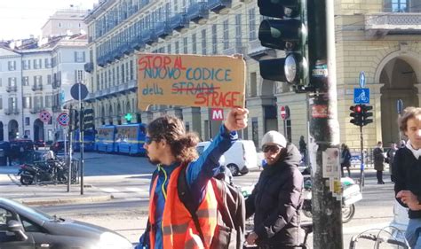 Nuovo Codice Della Strage A Torino La Protesta Contro La Riforma