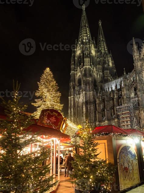 christmas time in cologne 10939806 Stock Photo at Vecteezy