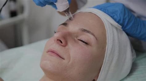 Dermapen Bilder – Durchsuchen 1,600 Archivfotos, Vektorgrafiken und ...