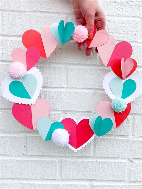 Valentine Paper Heart Wreath Tutorial | Heart wreath tutorial, Paper ...