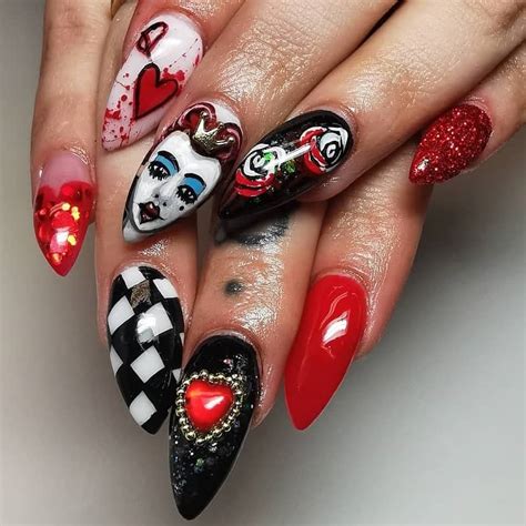 Alice In Wonderland Nail Art Design To Indulge In Fantasy