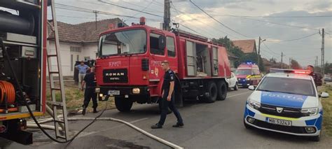 UPDATE FOTO INCENDIU la Ocna Mureș Acoperișul unei anexe gospodărești