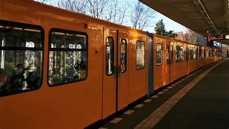 U Bahn Berlin Mit Wagen Bergang In Holzhauser Stra E U Hd