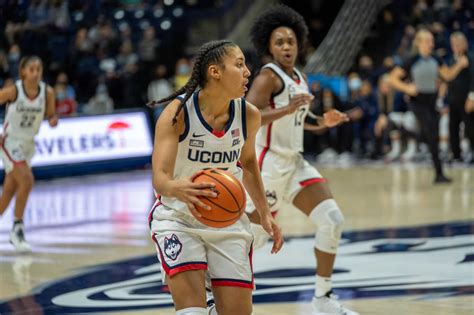 With Three Shots UConns Azzi Fudd Gives Fans Glimpse Of Her Greatness