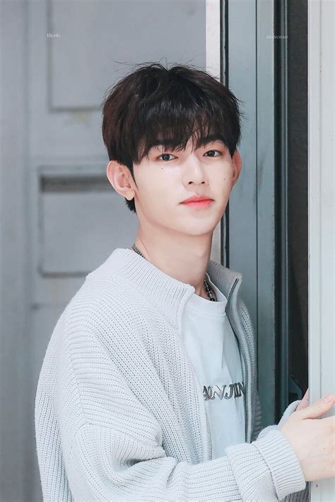 230404 Zhang Hao | kpopping 