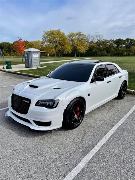 Chrysler 300 SRT [1536x2048] : r/carporn