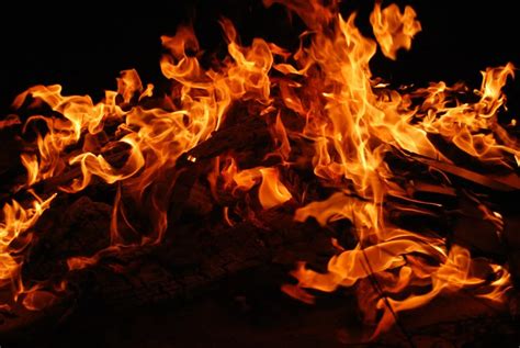 What’s The Difference Between Fire And Flame? (Answered) – All The ...