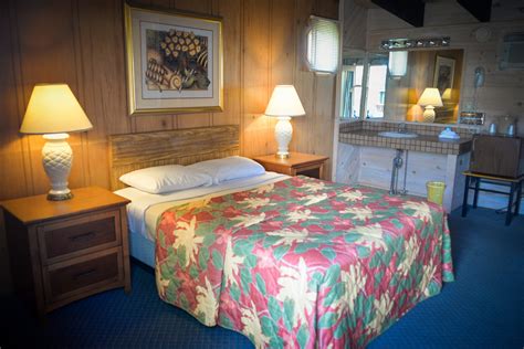 Lake George Lodging Offering Spacious Courtyard Queen And Double Rooms