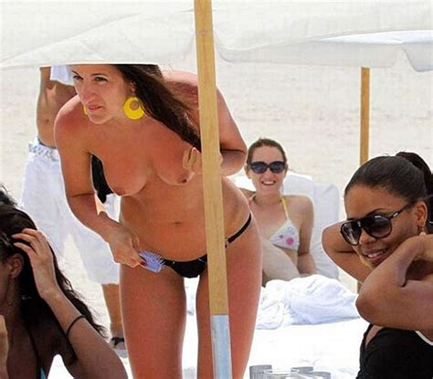 Sanaa Lathan Mostrando Le Sue Tette E Culo In Perizoma Sulla Spiaggia Foto Paparazzi Porno Foto