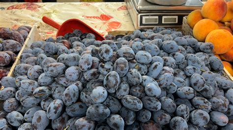 Cu cât se vinde 1 kg de prune trucul pentru a obţine un preţ mai mic