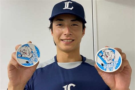 西武・森脇、ライオンズカラーの青いシャーベットに「練習と試合の合間に食べちゃおうかな」 サンスポ