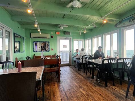 This Iconic Fishing Pier And Restaurant In Anna Maria Island Epitomizes