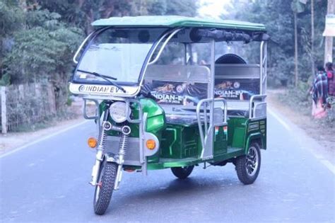 Mild Steel Battery Operated Passenger E Rickshaw Vehicle Capacity