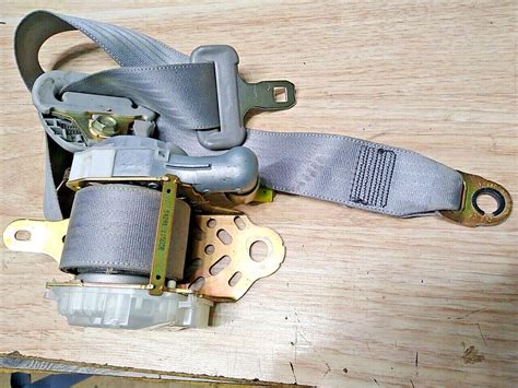 2003 2008 Toyota Corolla Matrix Driver Seat Belt Seatbelt Light Grey