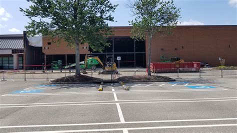 Picture of construction at the new Trader Joe's : r/bonair