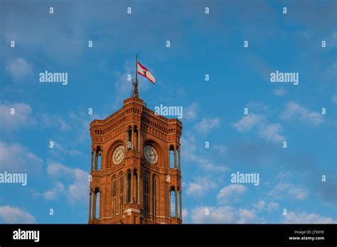 Rotes rathaus hi-res stock photography and images - Alamy 