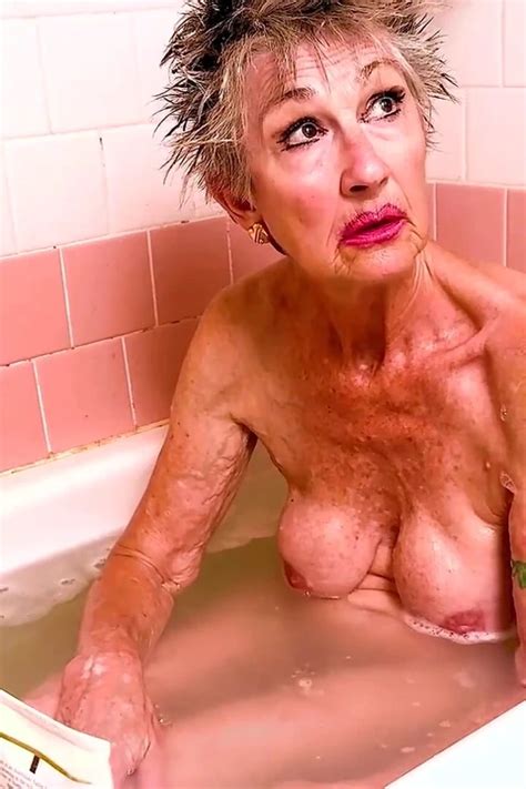 Me In A Bubble Bath Amateur Amateur Porn Feat FromThisNight By FapHouse XHamster