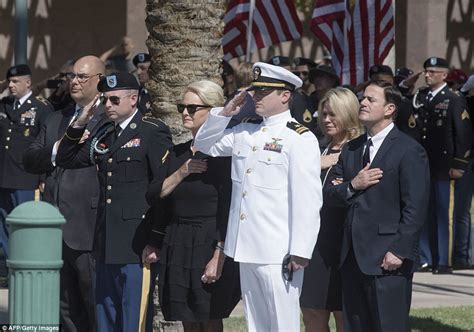 John Mccains Body Arrives At Arizona State Capitol Daily Mail Online