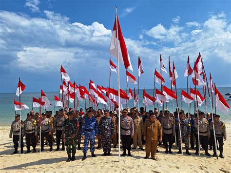 Ribuan Bendera Merah Putih Berkibar Di Pantai Senggiling Bintan Primetimes