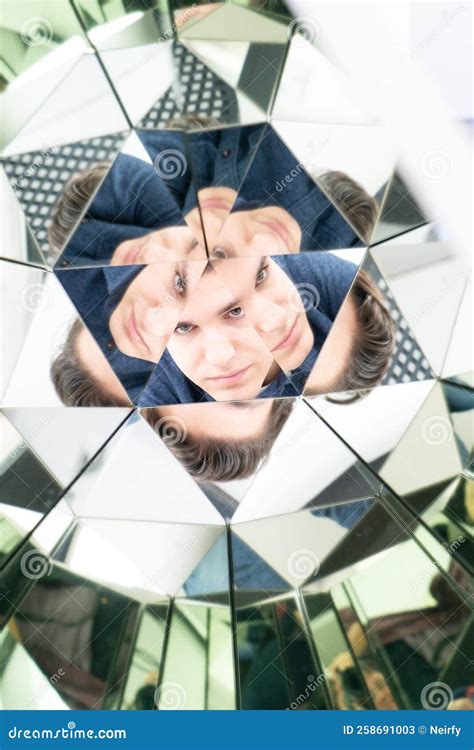 Portrait Abstrait D un Homme Image stock Image du science créateur